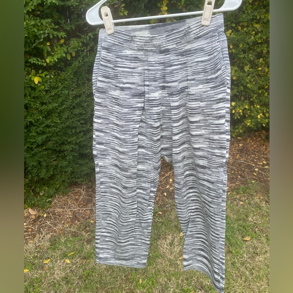 Ecoté cropped knit Capri sweatpants size XS